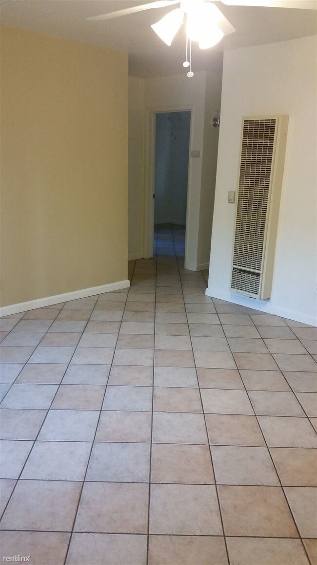 Foto del edificio - 4425 1/2 Rosebud Ln