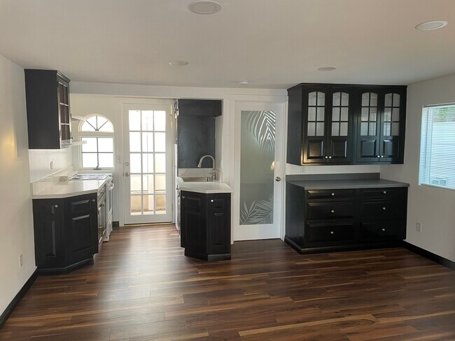 studio - 407 Naranja Dr