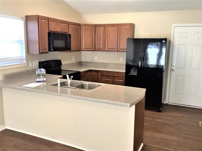 Building Photo - 108 River Watch Dr