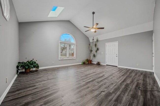 Building Photo - Recently Renovated 2 Bedroom Brick Home! - Coming Soon April 3rd!