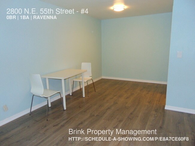 Building Photo - Charming Studio Minutes from UW!