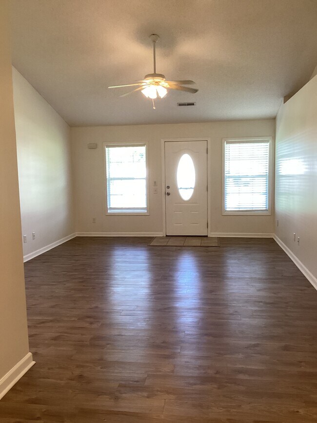 Foto del edificio - 1107 Crocus Ln