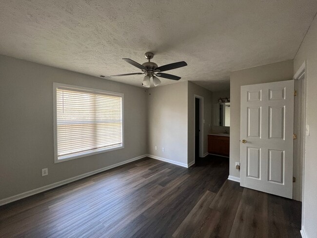 Building Photo - 137 Spring Valley Dr