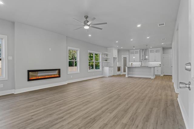 Building Photo - 351 Enchanted Dr