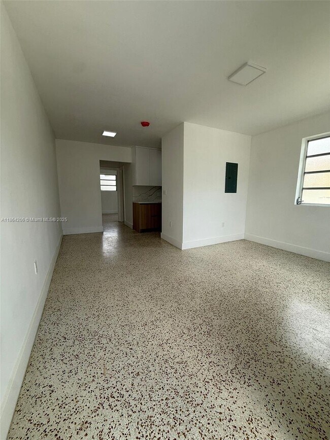 Building Photo - 2784 SW 31st Pl