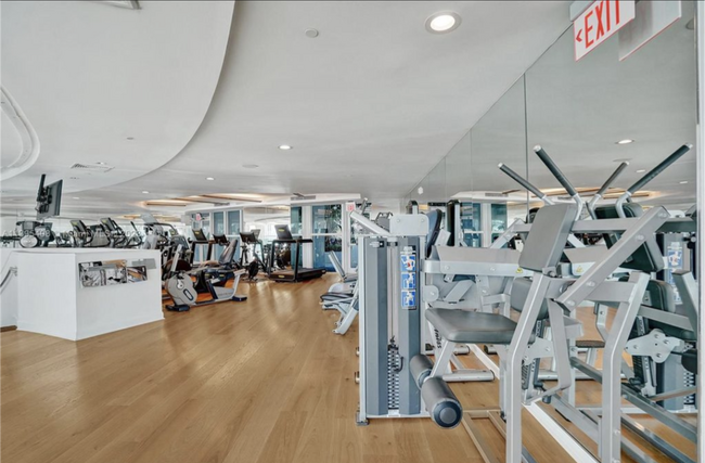 Foto del edificio - 1000 S Pointe Dr