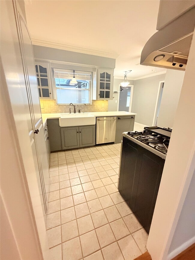 Building Photo - 4833 Hazelton St