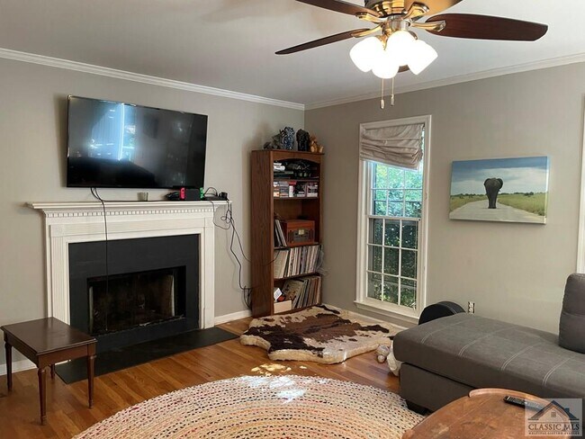 Building Photo - 165 Pebble Creek Dr