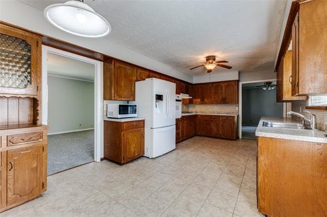 Building Photo - 1602 Iroquois Dr