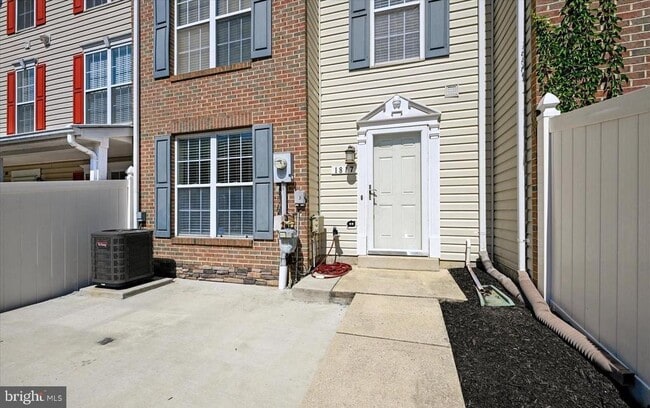 Building Photo - 1817 Triple Feather Rd