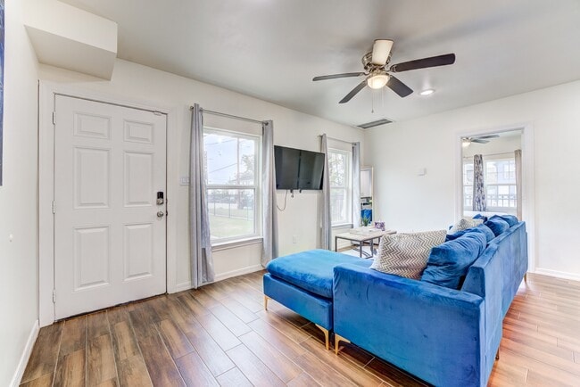 Building Photo - 2720 Truxillo St