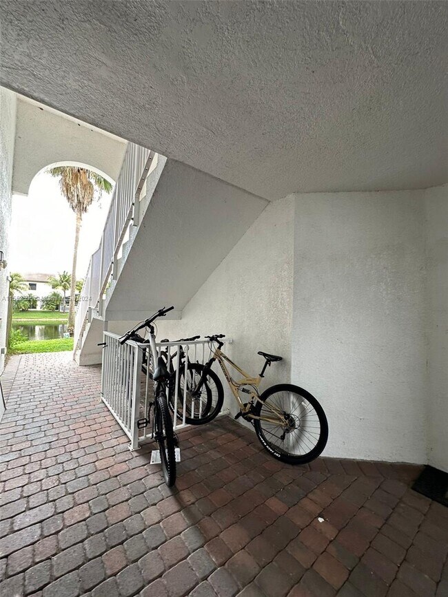 Foto del edificio - 8930 NW 97th Ave