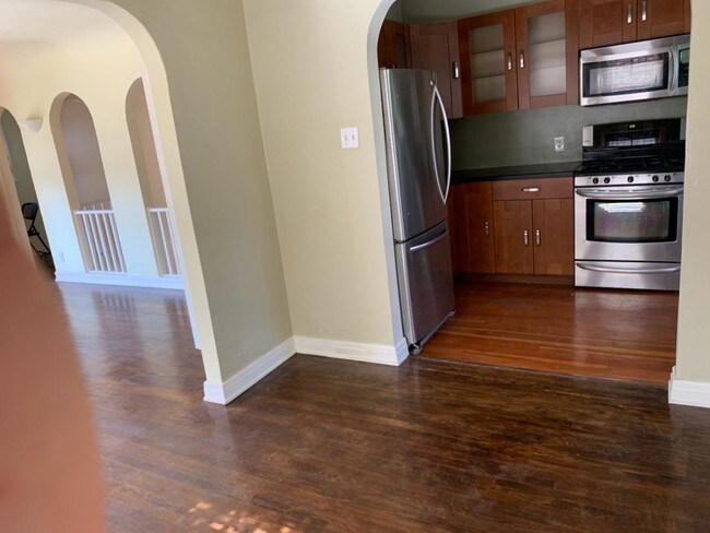 dining rm/kitchen - 1925 Scott Ave