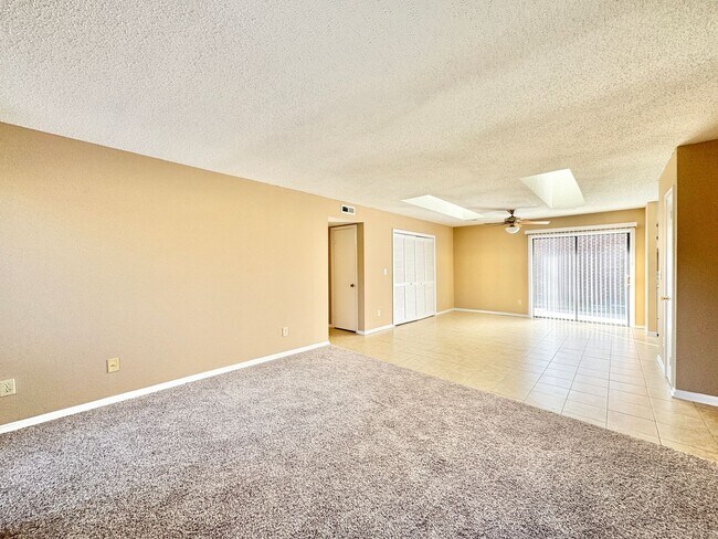 Foto del edificio - Holden Village Townhome Available - Newly Renovated