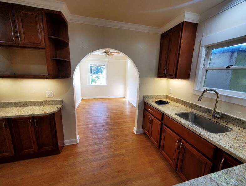 Building Photo - 402 Mendocino