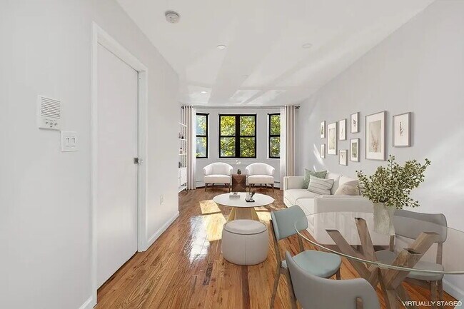 Foto del edificio - "Chic 1-BR Gem in Prime Brooklyn Location – Your Urban Retreat Awaits!"