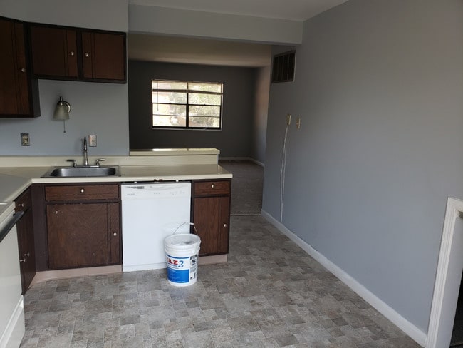 Kitchen - 437 S Clay Ave