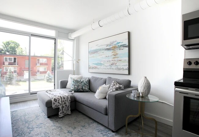 Photo du bâtiment - 270 E Spadina Rd