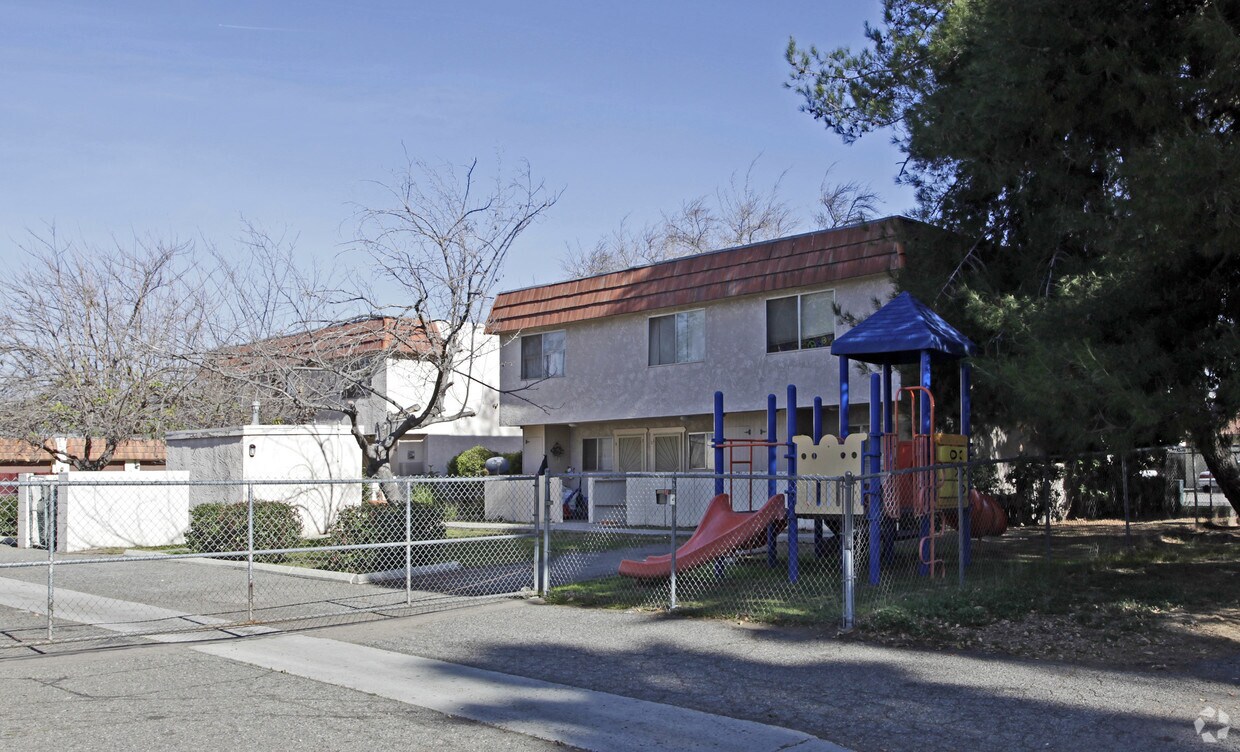 Primary Photo - 935 Martin Dr