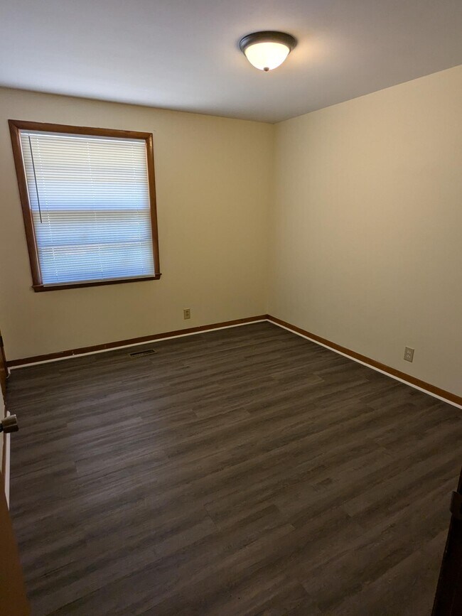 Building Photo - 117 Delft Dr