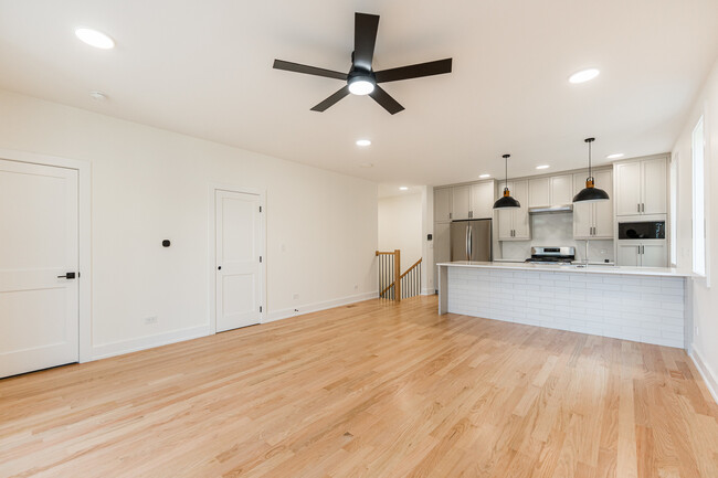 Foto del edificio - 5856 N Magnolia Ave