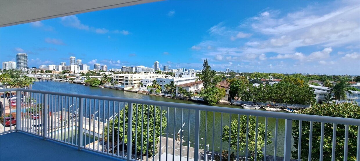 Primary Photo - 130 S Shore Dr