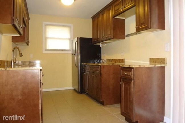 Building Photo - 3 br, 1 bath House - 11041 S Keeler Ave