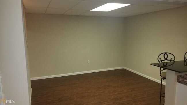 Building Photo - 4002 Colonial Dr SW