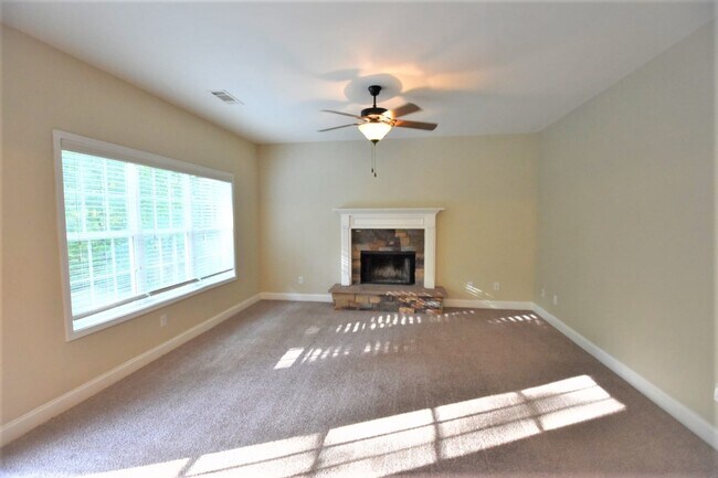 Foto del edificio - 6223 Cove Creek Dr