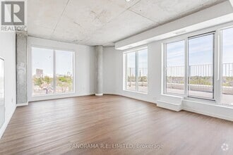 Building Photo - 689-689 The Queensway