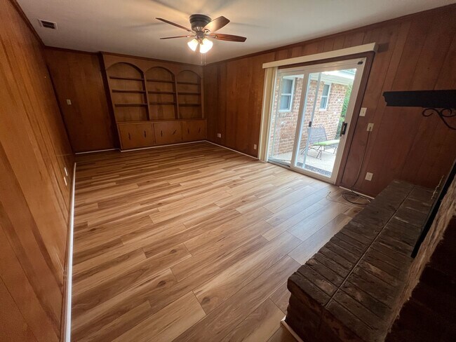 Informal Living Room - 6 Kent Ct