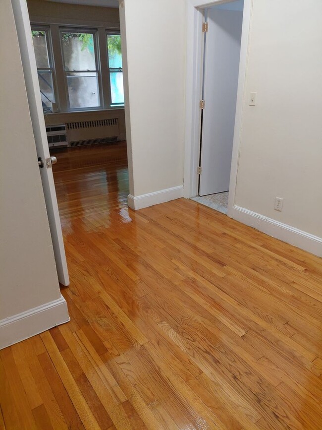 Building Photo - Convenient to  BU - 2 Bed 2 Bath