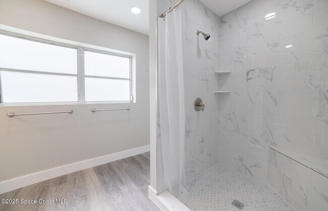 Foto del edificio - 1131 Linda Ave