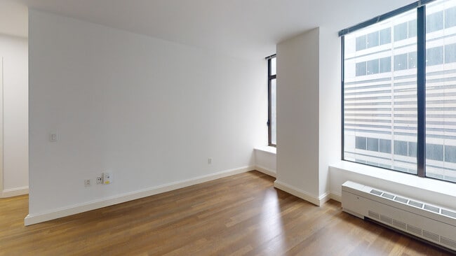 Interior Photo - 10 Hanover Square