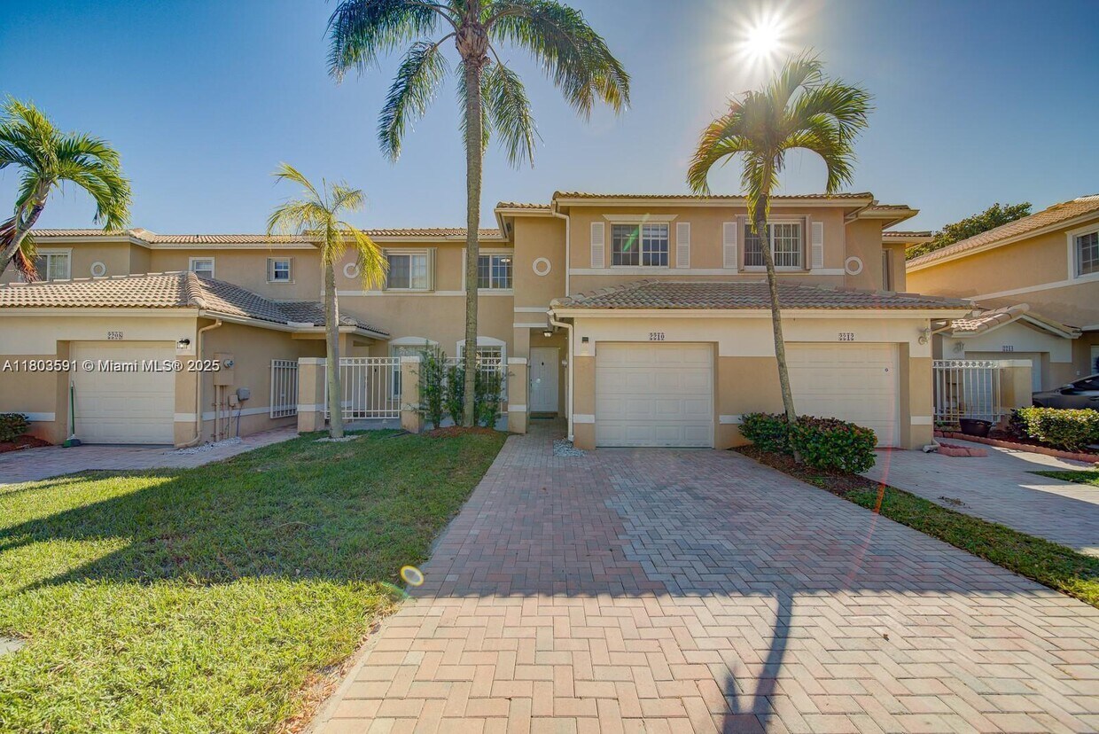 Foto principal - 2210 NW 171st Terrace