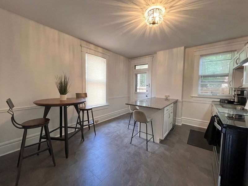 Foto principal - 728 Kerr St