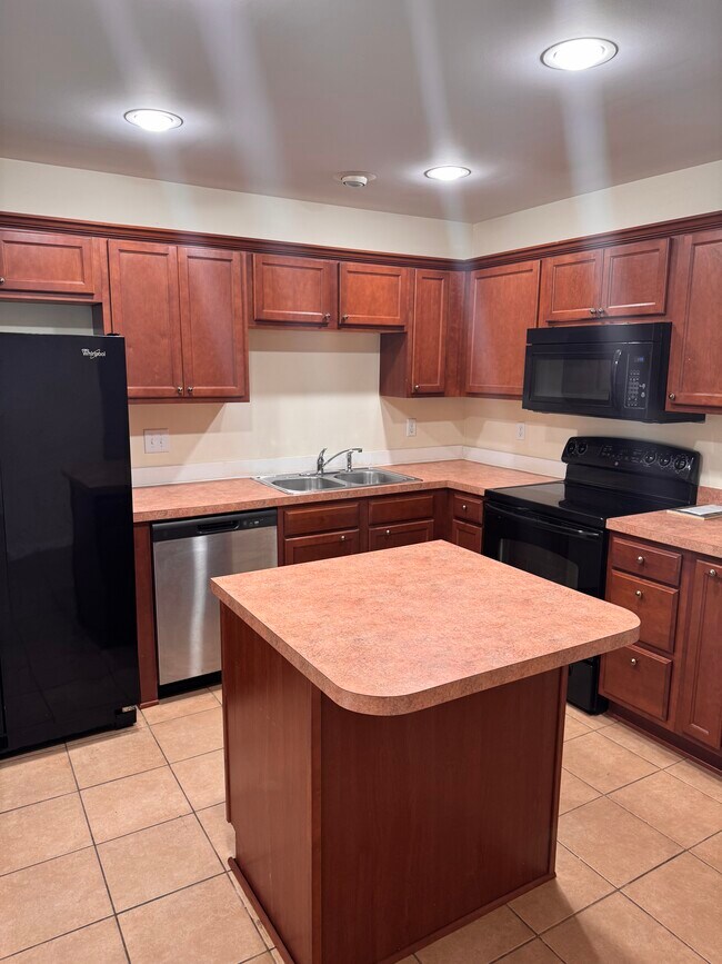 Building Photo - 530 Candida Dr