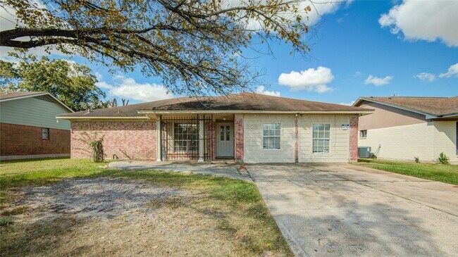 Foto del edificio - 806 Coolwood Dr