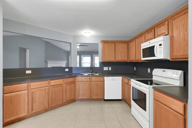 Building Photo - 223 Fantasy Ln
