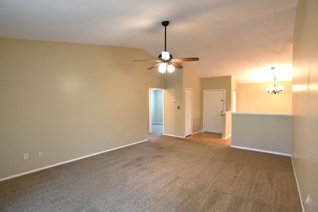 Building Photo - Water view 3/2 in Alafaya Woods. UPDATED k...