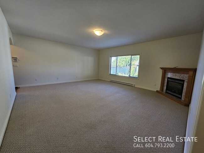 Building Photo - 3544 Bassano Terrace