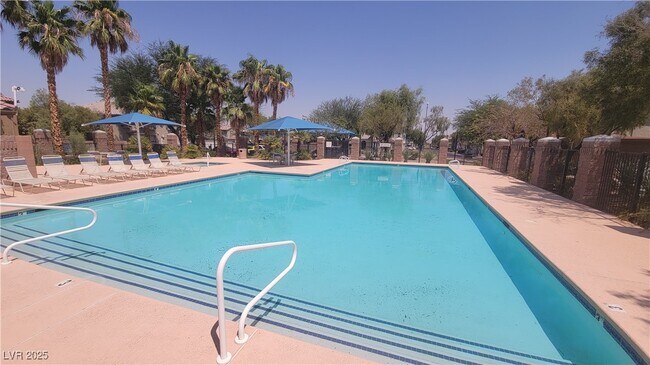 Foto del edificio - 4370 Westbury Square St