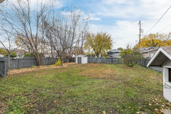 Building Photo - 301 W 2nd St