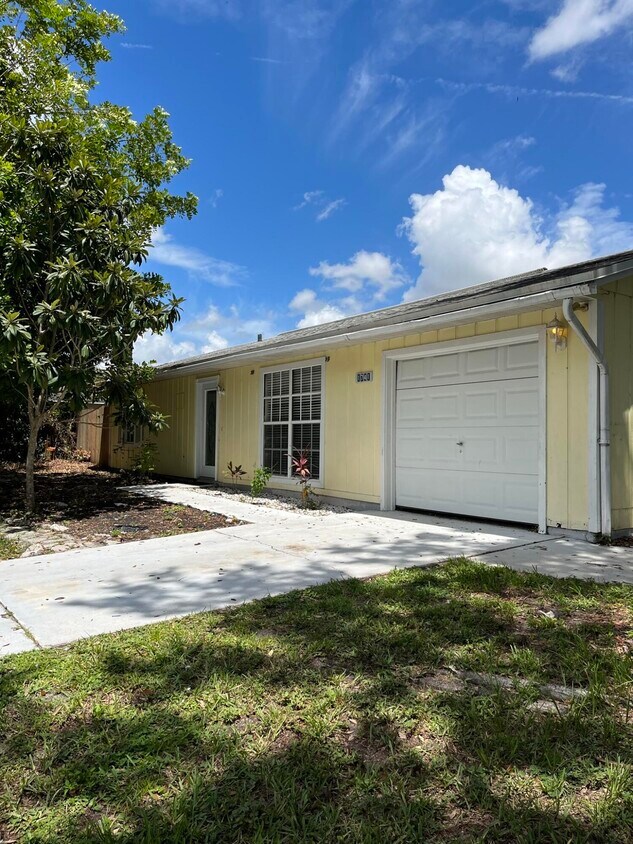Foto principal - 1741 SW Millikin Ave