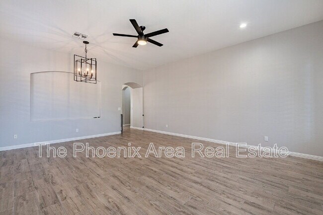 Building Photo - 2823 E Tulsa St