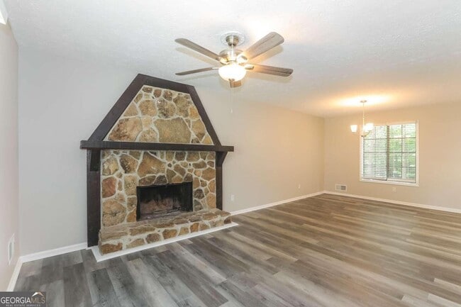 Building Photo - 4048 Valley Brook Rd