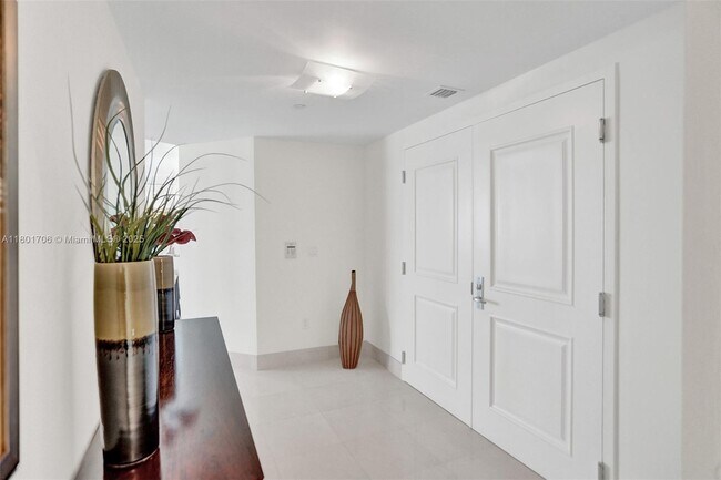 Building Photo - 3101 S Ocean Dr