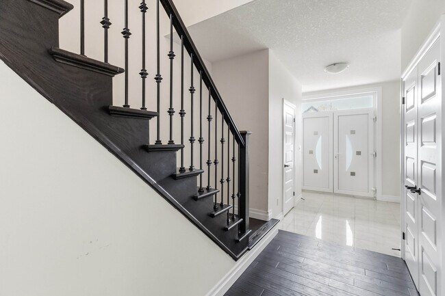 Building Photo - 4 Bedroom Home for Rent in Cedar Hollow, London Ontario | Family Living with Space & Style