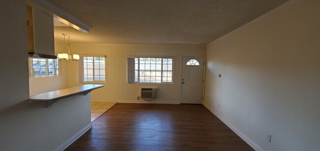 Foto del edificio - 4320 Russell Ave
