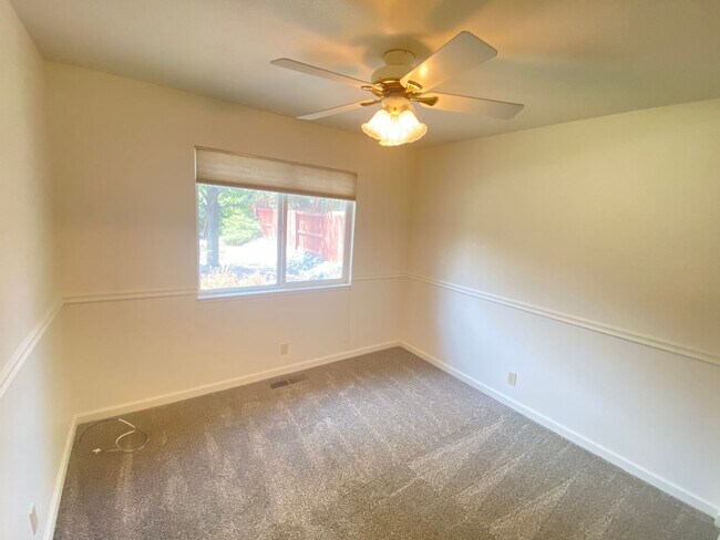 Building Photo - 6739 S Drexel Dr